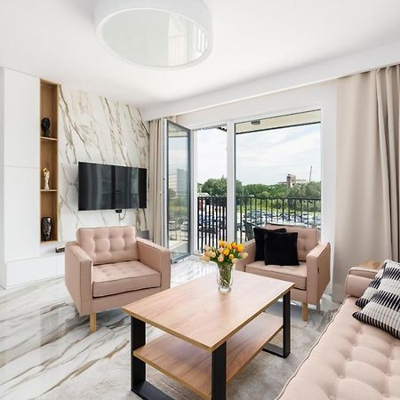 Esencja Apartments With Free Parking Garbary 104 By Noclegi Renters Poznan Ngoại thất bức ảnh