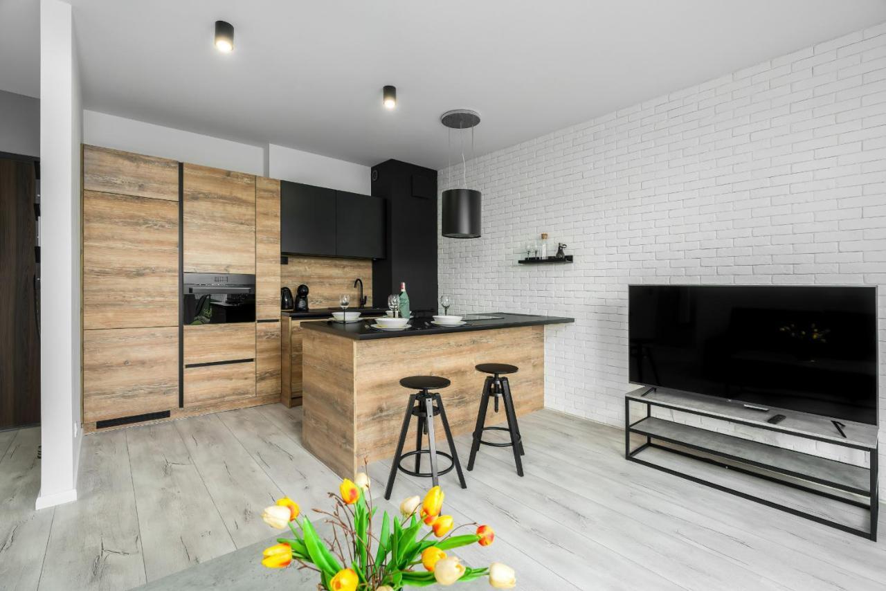 Esencja Apartments With Free Parking Garbary 104 By Noclegi Renters Poznan Ngoại thất bức ảnh